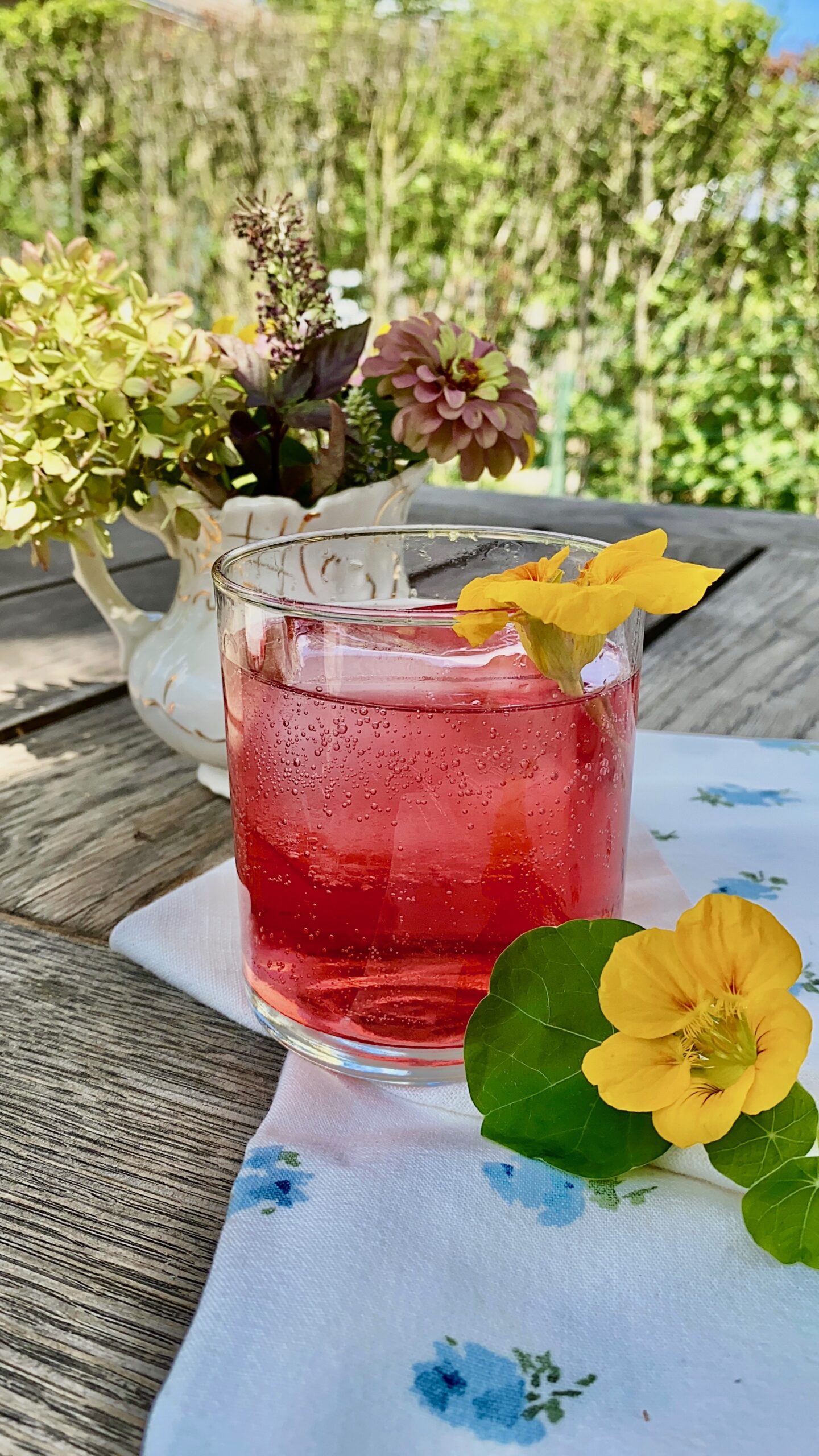 12 Refreshing August Cocktails for Summer Sipping - Peony Lane & Co.